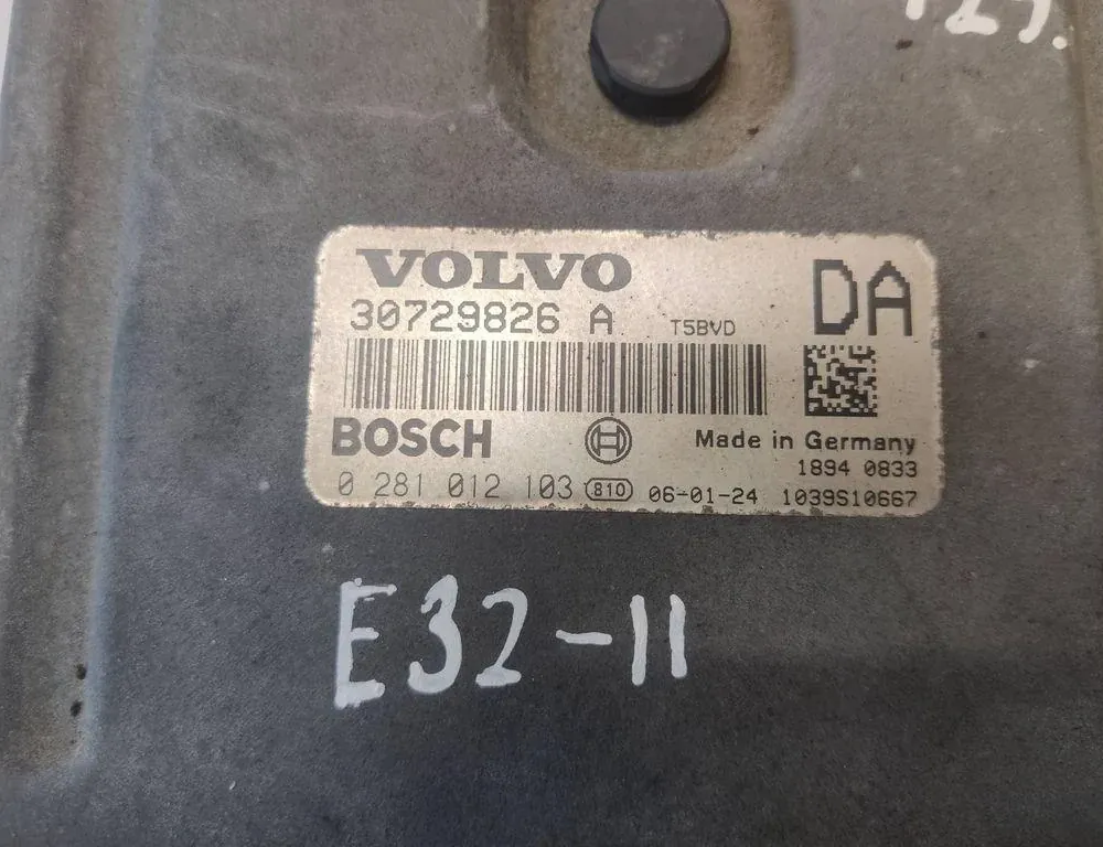 VOLVO S60 2 generation (2010-2020) Engine Control Unit ECU 30729826A 33140498