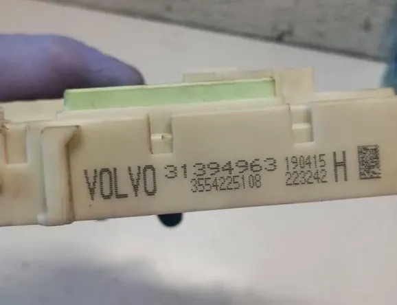VOLVO V40 Cross Country 1 generation (2012-2020) Fuse box 31394963 33159872