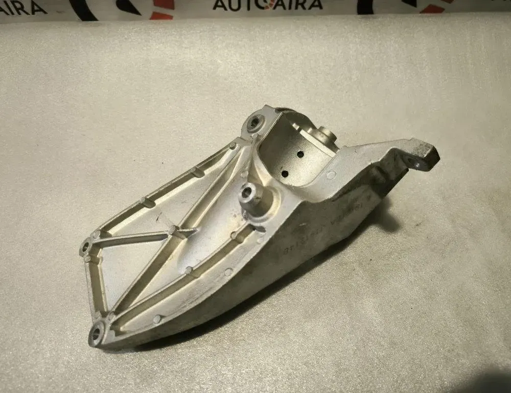 VOLVO XC60 2 generation (2017-2024) Engine Bracket Right Side 32202602 30648844