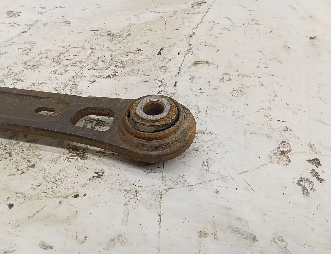 VOLVO XC60 1 generation (2008-2017) Rear Right Arm 8G915K743VB 27590943