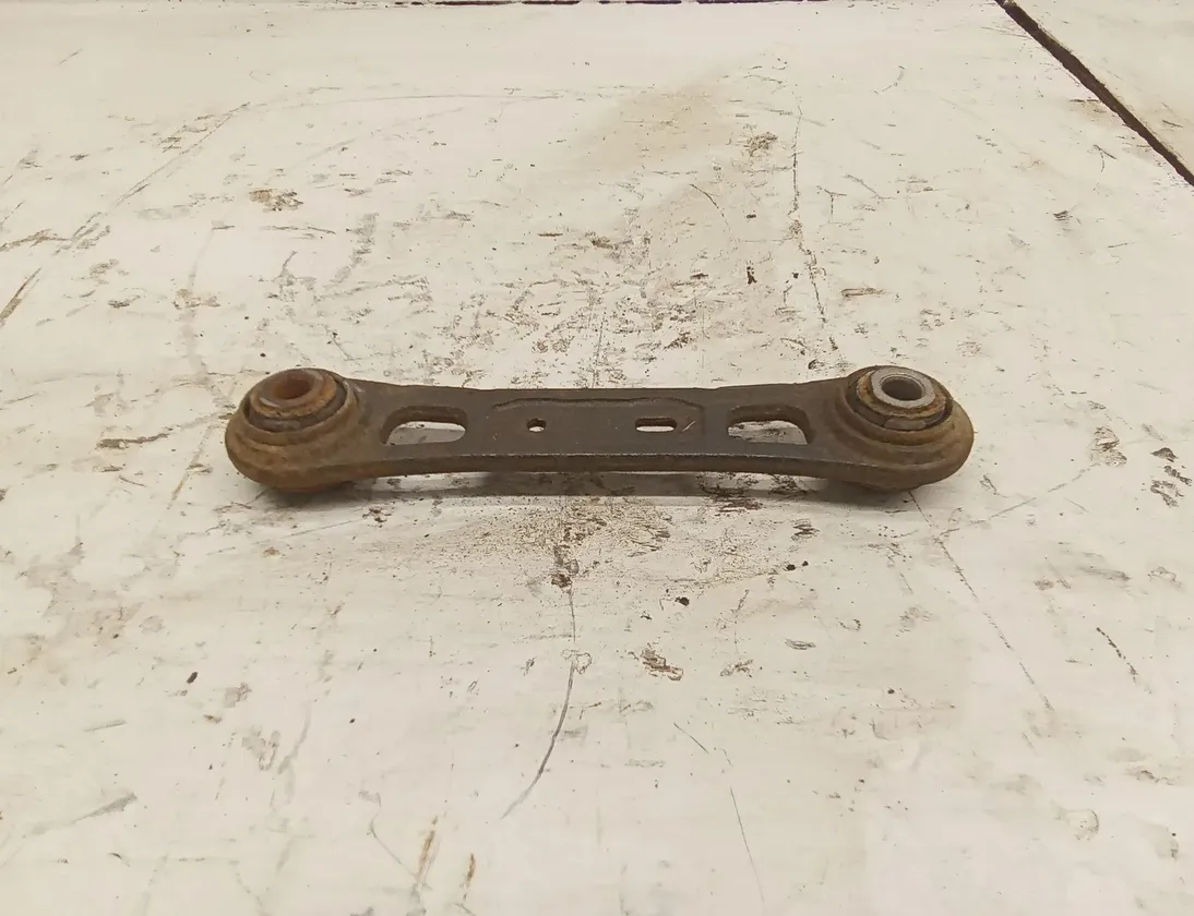 VOLVO XC60 1 generation (2008-2017) Rear Right Arm 8G915K743VB 27590943