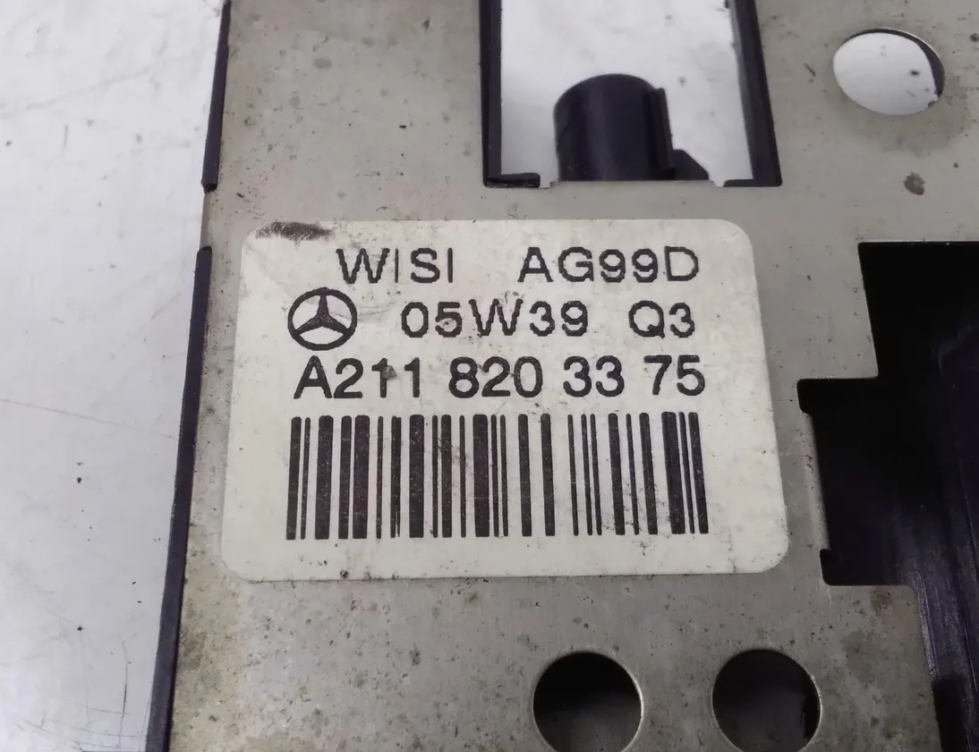 MERCEDES-BENZ R-Class W251 (2005-2017) Bootlid Antenna Amplifier A2118203375 27599334