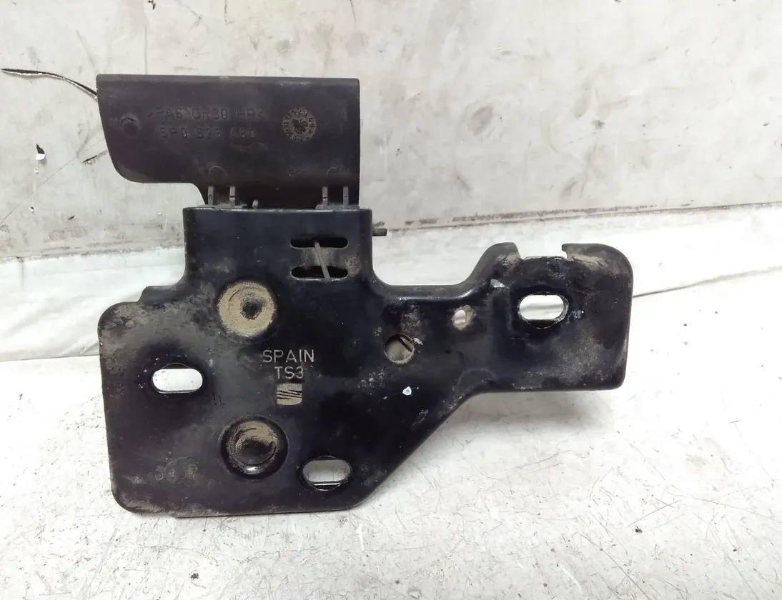 SEAT Altea 1 generation (2004-2013) Крюк капотa 5P0823480 28586447