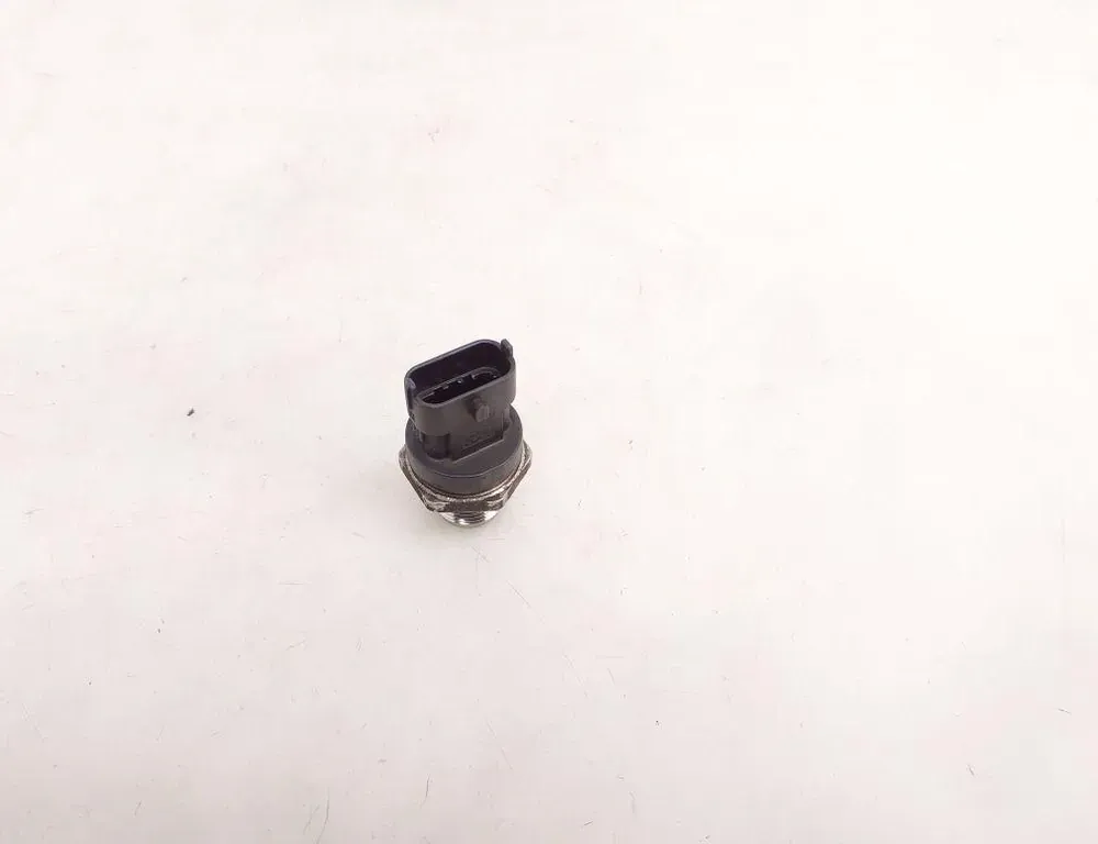 VOLVO XC60 1 generation (2008-2017) Fuel pressure sensor 0281002952 34509192
