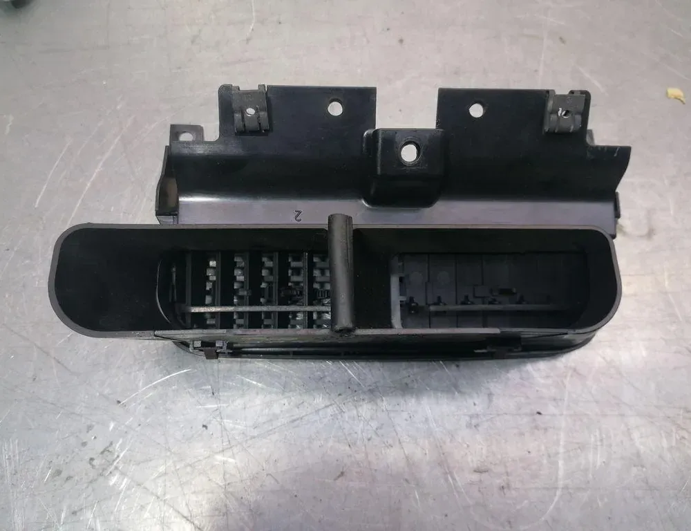 FIAT Grande Punto 1 generation (2006-2008) Вентиляционные отверстия центральной консоли 735386328 34347539