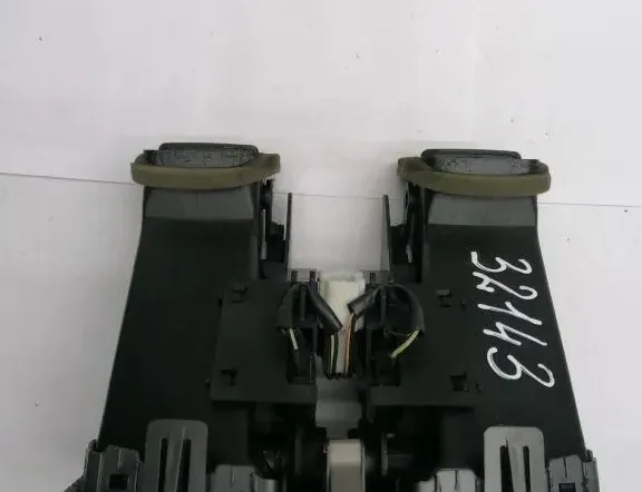 BMW 7 Series E65/E66 (2001-2008) Вентиляционные отверстия центральной консоли 8385275,64227002395,14121810 34347613