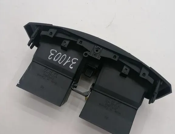 CADILLAC CTS 1 generation (2002-2007) Вентиляционные отверстия центральной консоли M1516E1430,25703804 34335340