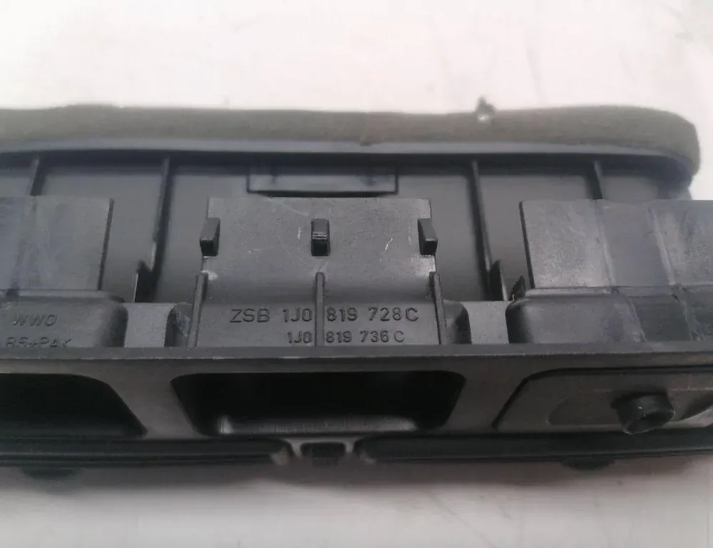 VOLKSWAGEN Golf 5 generation (2003-2009) Center console air vents 1J0819736C,1J0819728C 34335025