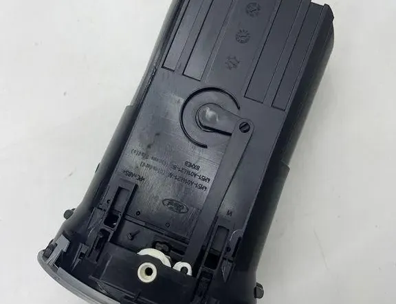 FORD Focus 2 generation (2004-2011) Вентиляционные отверстия центральной консоли 4M51AO14L21BC,4M51A014L21AD 34340413