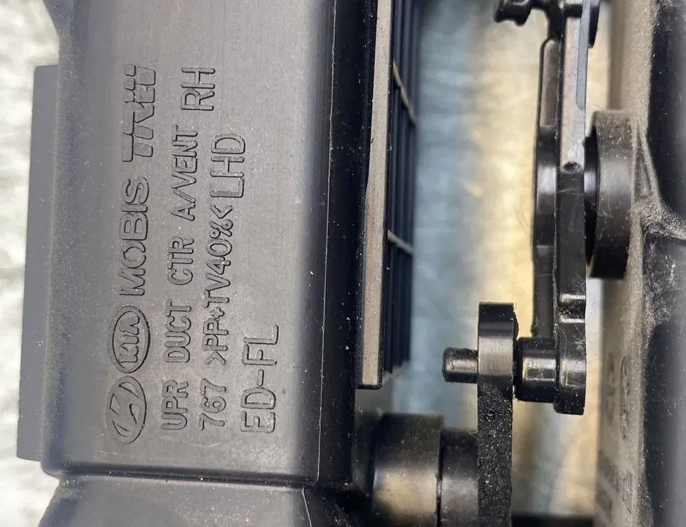 KIA Cee'd 1 generation (2007-2012) Вентиляционные отверстия центральной консоли EJM097VER8,97250,972501H622 34350662