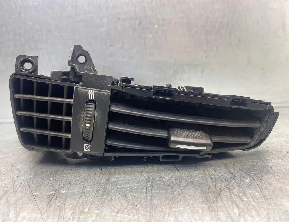 KIA Cee'd 1 generation (2007-2012) Вентиляционные отверстия центральной консоли 808883,808870 34347653