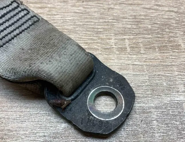 TOYOTA Avensis 1 generation (1997-2003) Rear Left Seatbelt 7Q1330,024441 34363385