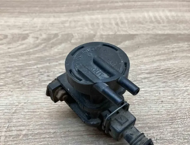 RENAULT Espace 1 generation (1984-1991) Vacuum Turbocharger Control 7700100527A 34379817