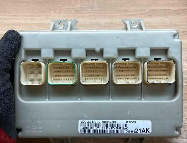 CHRYSLER Voyager 3 generation (1995-2001) Блок управления двигателем 04686921AK,P04686921AK 34391424