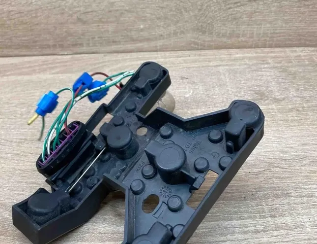 TOYOTA Avensis 2 generation (2002-2009) Rear light contacts 89028759 34403084