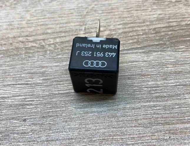 AUDI A4 B5/8D (1994-2001) Relays 443951253J,213 34330143