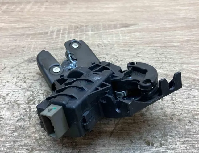 AUDI A8 D2/4D (1994-2002) Tailgate Boot Lock 4E0827505C 34362111