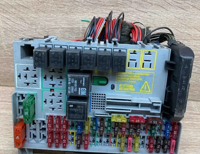 OPEL Astra G (1998-2009) Блок предохранителей 90589965 34379279