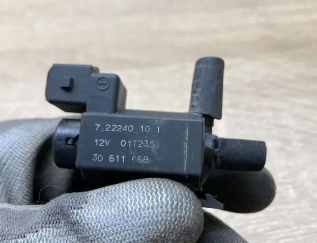 VOLVO V70 2 generation (2000-2008) Вакуумный клапан 30611668,72224010 34277615