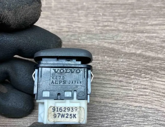VOLVO V70 1 generation (1997-2000) Seat heating switch 9162939,97W25K,4970 34367684
