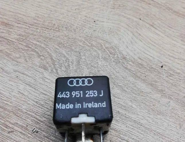 AUDI A4 B5/8D (1994-2001) Relays 899511000,443951153J,213 34418633