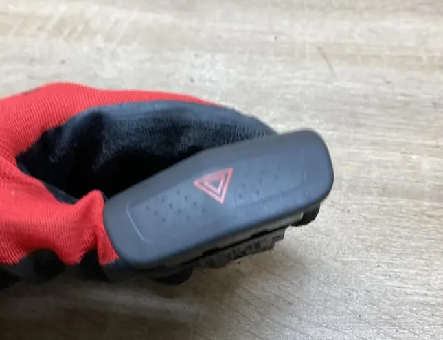 NISSAN X-Trail T30 (2001-2007) Hazard button 06016 34284665