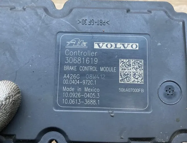 VOLVO V70 2 generation (2000-2008) ABS Pump 30681619,P30681619 34445404