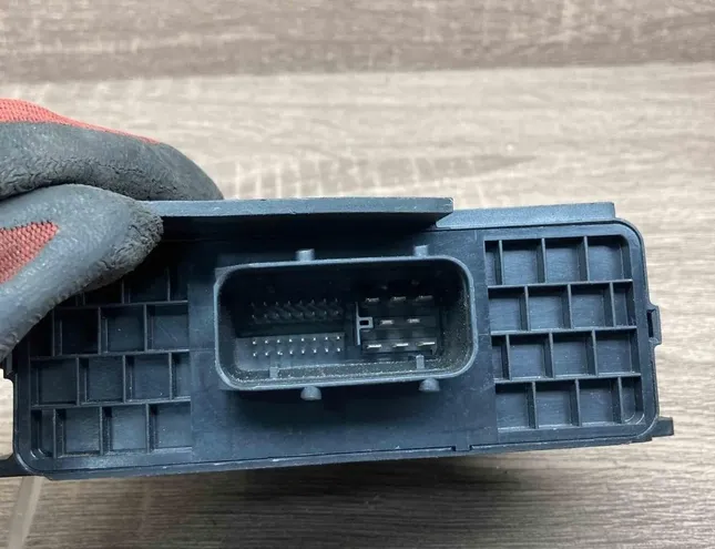 AUDI A6 C4/4A (1994-1997) Voltage Control Unit 4F0907280A 34369675