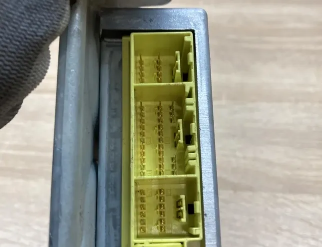 SUBARU Outback 2 generation (1998-2003) Блок управления безопасностью 1523003811,98221AE110 34276252