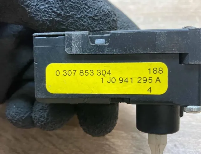 VOLKSWAGEN Transporter T4 (1990-2003) Headlamp leveling motor 1J0941295A,0307853304 34296965