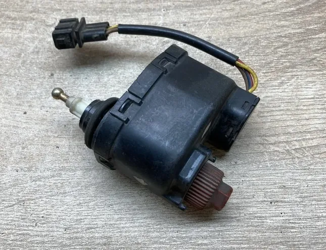 SEAT Toledo 1 generation (1991-1999) Headlamp leveling motor 1L0941295 34426896