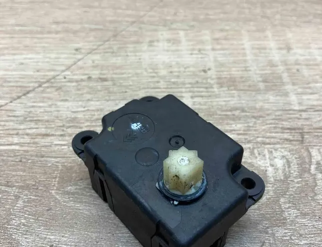 RENAULT Megane 1 generation (1995-2003) Клапаны управления внутренним подогревом 34368554