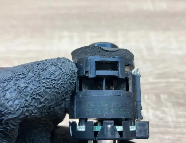 MERCEDES-BENZ E-Class W124 (1984-1997) Exhaust gas temperature sensor A2118300272,9341706101 34399647