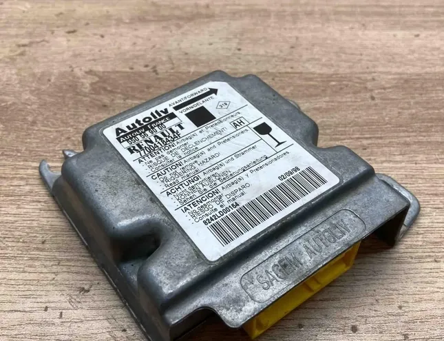 RENAULT Megane 1 generation (1995-2003) Блок управления безопасностью 550569000,7700418434F 34373411