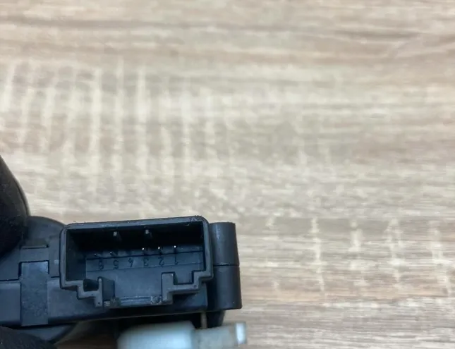 AUDI A6 C4/4A (1994-1997) Interior Heater Flap Motor Actuator 132801359,4F0820511A,CZ1168803141 34363827