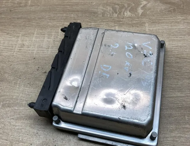 VOLVO V70 2 generation (2000-2008) Engine Control Unit ECU 30646978A,0281011441 34436474