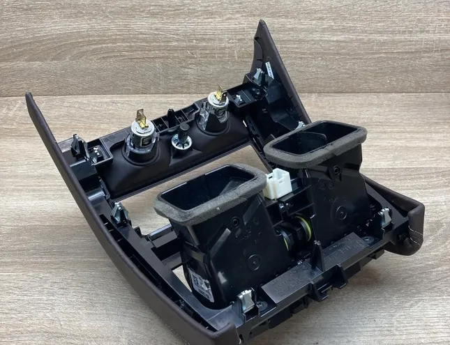 BMW 7 Series E23 (1977-1987) Вентиляционные отверстия центральной консоли 9302186,584507 34300238