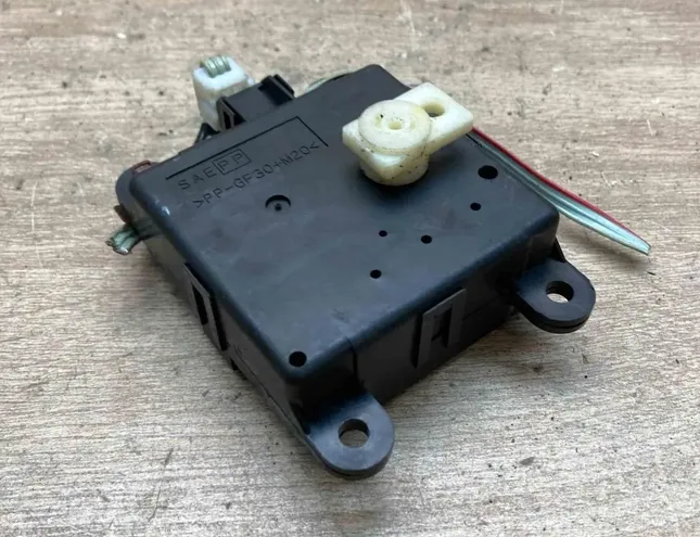 NISSAN Qashqai J10 (2006-2013) Клапаны управления внутренним подогревом 3K01030840,070405 34386570