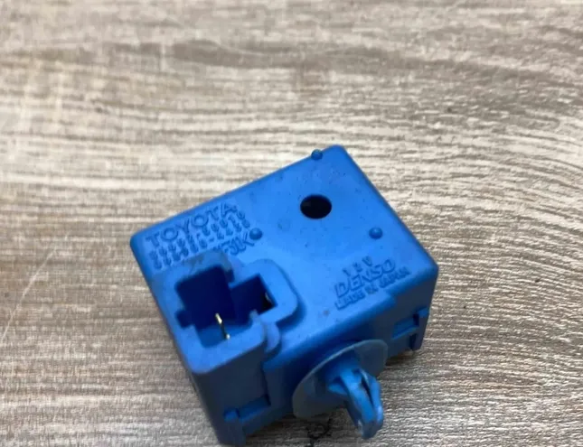 TOYOTA C-HR 1 generation (2016-2023) Relays 8665250010 34407247