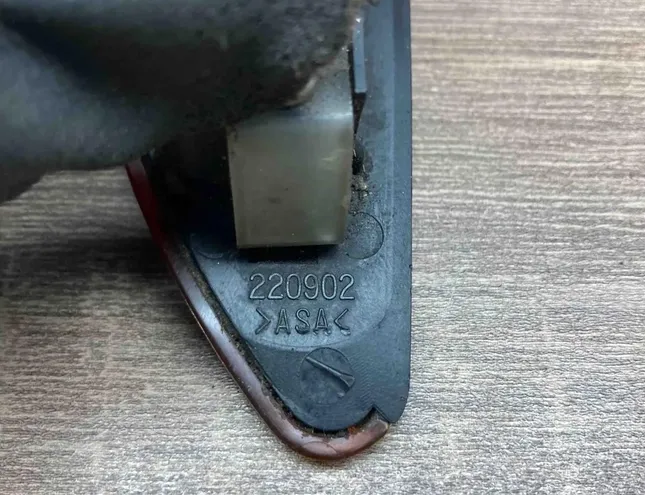 SUBARU Legacy 2 generation (1994-1999) Повторитель переднего левого крыла 220902,12V5WW5W 34367548