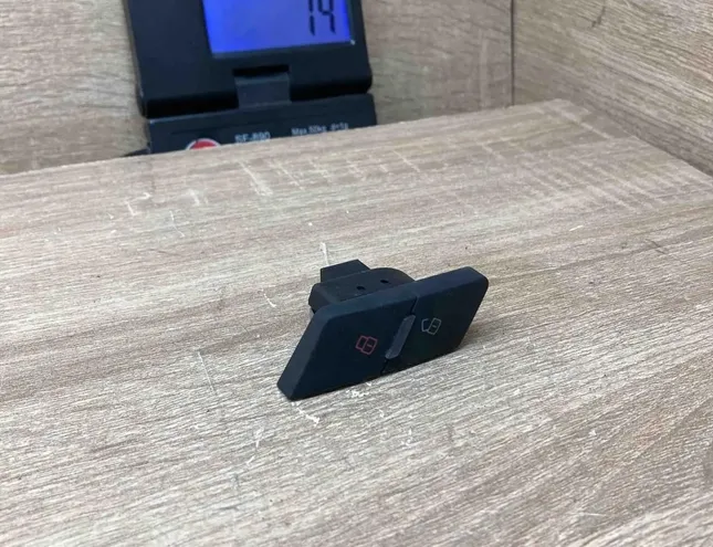 AUDI A4 B5/8D (1994-2001) Central locking switch 34389502