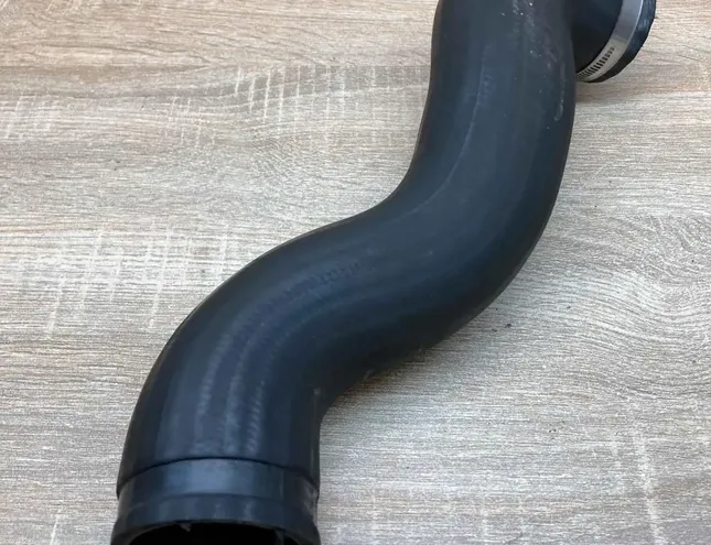 VOLVO V70 2 generation (2000-2008) Right Side Intercooler Hose 30766441 34302072