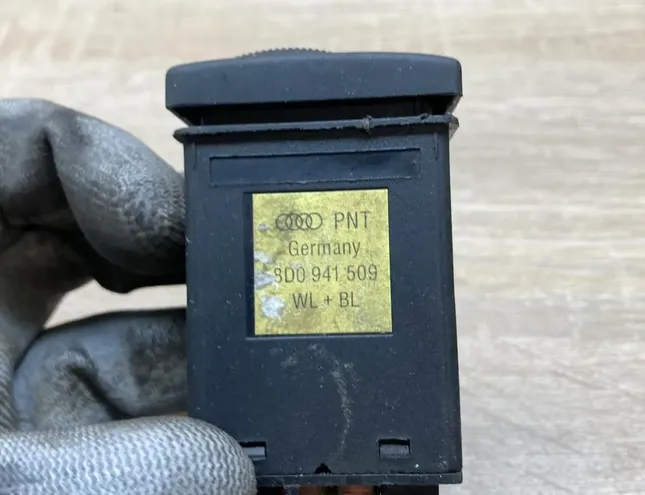 AUDI A4 B5/8D (1994-2001) кнопка опасности 8D0941509 34282753