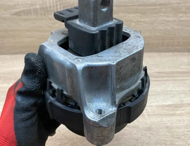 BMW 3 Series E21 (1975-1983) Front engine mount 6860492,140115 34385408