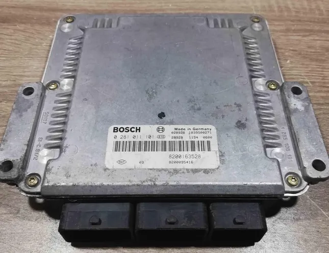 RENAULT Laguna 1 generation (1993-2001) Engine Control Unit ECU 0281011101,8200163528 34412968