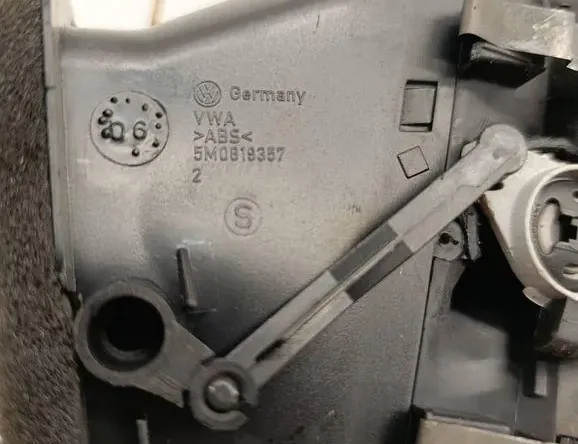 VOLKSWAGEN Golf Plus 1 generation (2004-2009) Center console air vents 5M0819357 35052435