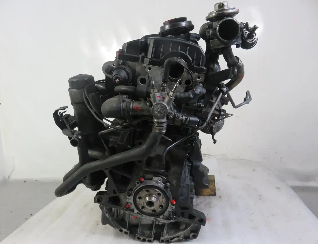 VOLKSWAGEN Passat B5 (1996-2005) Engine AVB 33732387