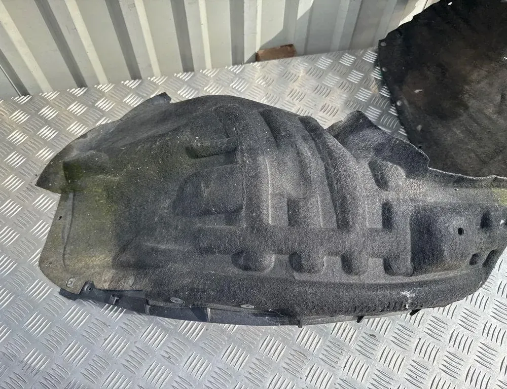 VOLVO V40 Cross Country 1 generation (2012-2020) Front Right Inner Arch Liner 34115241