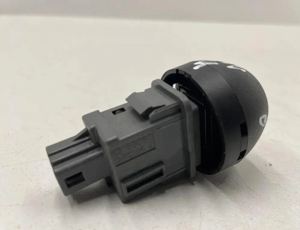 TOYOTA RAV4 5 generation (XA50) (2018-2024) Hazard button 15B060 34097546