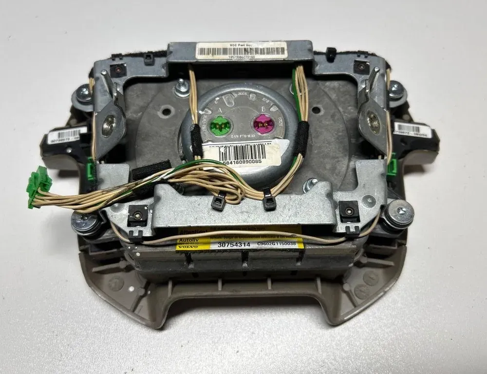 VOLVO V70 3 generation (2007-2020) Steering Wheel Airbag 34098869